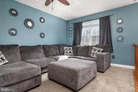Living - 968 11th St, Pasadena, MD 21122 photo 1 of 3