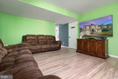 Living - 968 11th St, Pasadena, MD 21122 photo 3 of 3