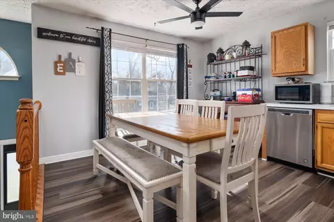 Dining - 968 11th St, Pasadena, MD 21122 photo 1 of 2