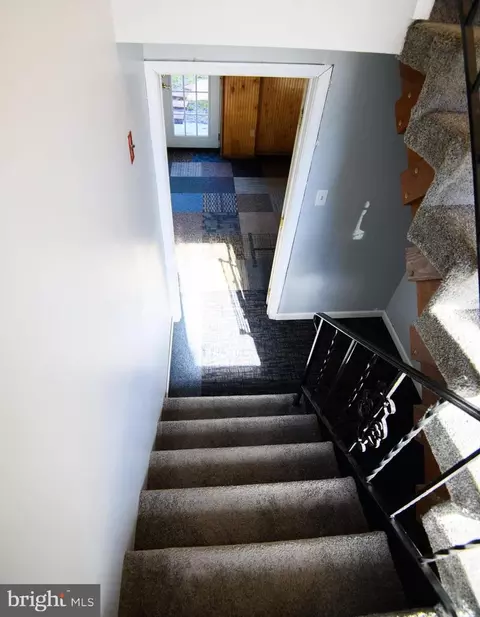 Entry Way - 1717 Forestville Rd, Edgewater, MD 21037 photo 3 of 5