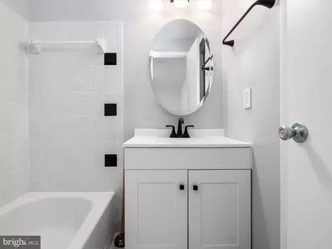 Bath - 8655 Scorton Harbour, Pasadena, MD 21122 photo 4 of 5