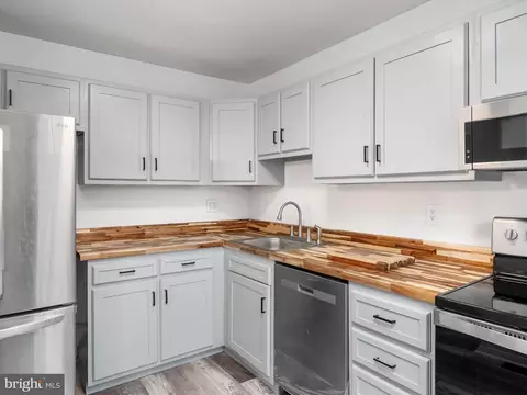 Kitchen - 8655 Scorton Harbour, Pasadena, MD 21122 photo 1 of 3
