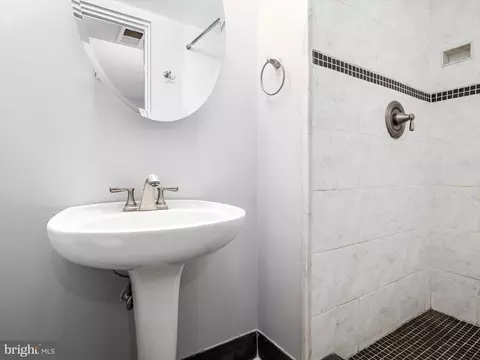 Bath - 8655 Scorton Harbour, Pasadena, MD 21122 photo 5 of 5