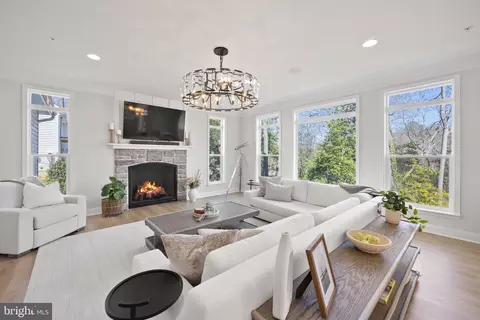 Living - 3941 W Shore Dr, Edgewater, MD 21037 photo 1 of 4