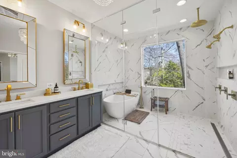 Bath - 3941 W Shore Dr, Edgewater, MD 21037 photo 2 of 4