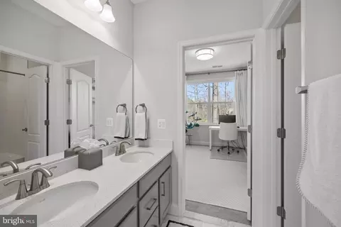 Bath - 3941 W Shore Dr, Edgewater, MD 21037 photo 4 of 4