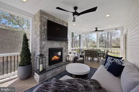 Exterior - 3941 W Shore Dr, Edgewater, MD 21037 photo 2 of 5