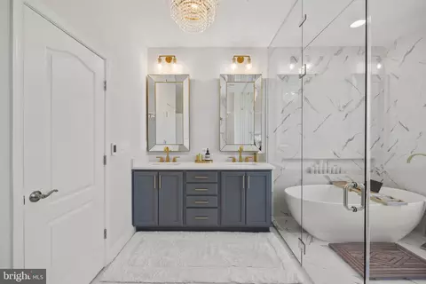 Bath - 3941 W Shore Dr, Edgewater, MD 21037 photo 1 of 4