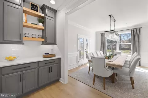Dining - 3941 W Shore Dr, Edgewater, MD 21037 photo 2 of 4