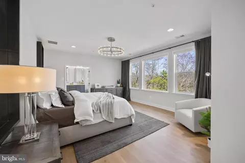 Bedroom - 3941 W Shore Dr, Edgewater, MD 21037 photo 1 of 4