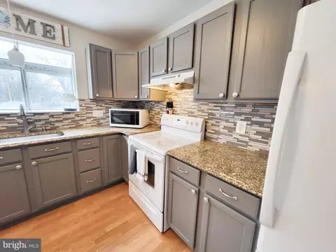 Kitchen - 708 Tyler Point Rd, Deale, MD 20751 photo 3 of 5