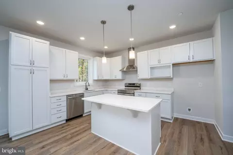 Kitchen - 216 Drum Ave S, Pasadena, MD 21122 photo 1 of 1