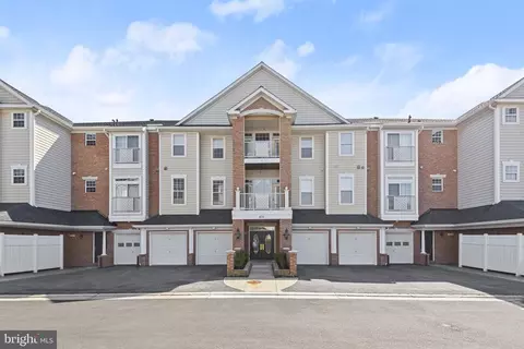 431 Hamlet Club Dr #201, Edgewater, MD 21037