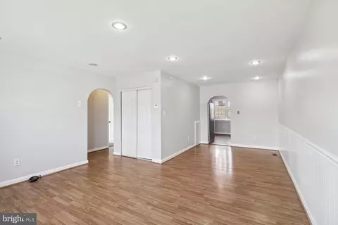 Entry Way - 867 Turf Valley Dr, Pasadena, MD 21122 photo 2 of 3