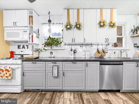 Kitchen - 219 Glen Rd, Pasadena, MD 21122 photo 1 of 4