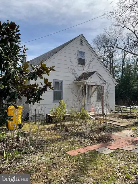 Exterior - 215 Mulberry Ave, Pasadena, MD 21122 photo 4 of 5