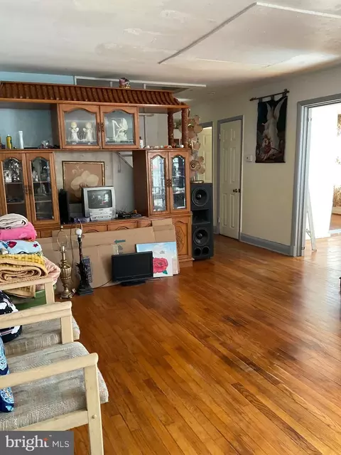Living - 215 Mulberry Ave, Pasadena, MD 21122 photo 1 of 1