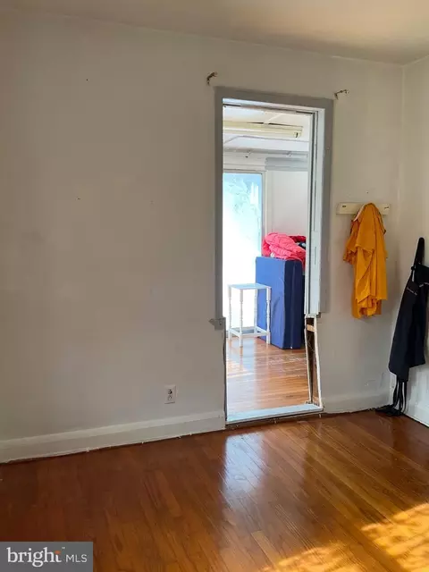 Entry Way - 215 Mulberry Ave, Pasadena, MD 21122 photo 1 of 1