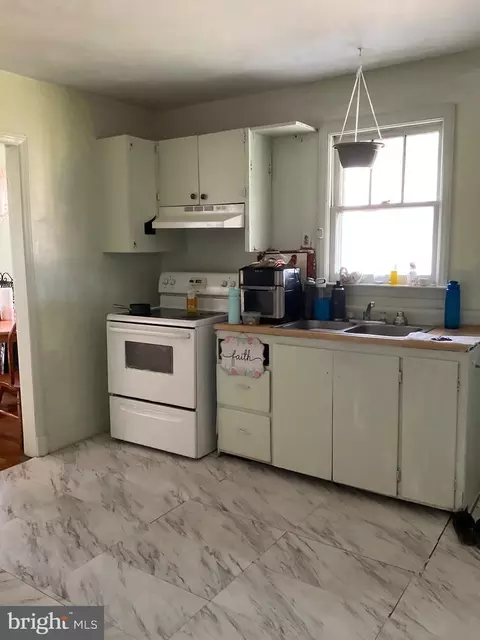 Kitchen - 215 Mulberry Ave, Pasadena, MD 21122 photo 1 of 2