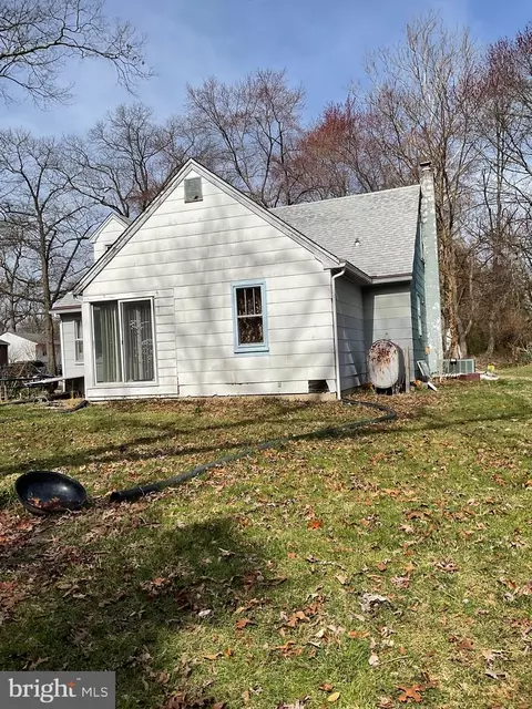 Exterior - 215 Mulberry Ave, Pasadena, MD 21122 photo 3 of 5