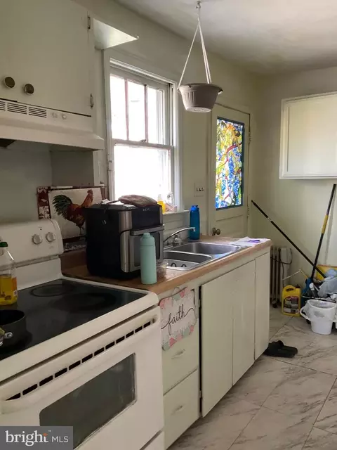 Kitchen - 215 Mulberry Ave, Pasadena, MD 21122 photo 2 of 2