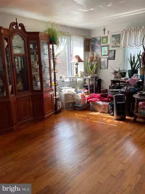 Dining - 215 Mulberry Ave, Pasadena, MD 21122 photo 1 of 2
