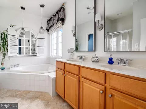 Bath - 1710 Jonafree Ct, Odenton, MD 21113 photo 4 of 5