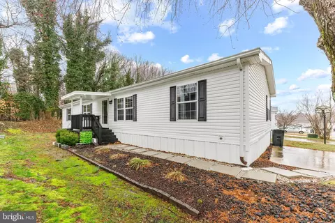 81 Edward Ln # B, Lothian, MD 20711