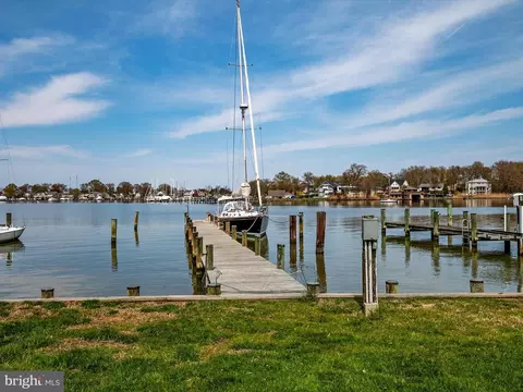 162 W Lake Dr, Annapolis, MD 21403