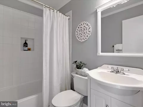 Bath - 2208 Notely Ln, Crofton, MD 21114 photo 2 of 3