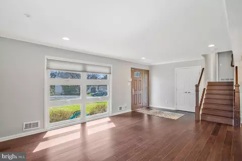 Living - 11 Williams Dr, Annapolis, MD 21401 photo 2 of 3