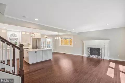 Living - 11 Williams Dr, Annapolis, MD 21401 photo 1 of 3