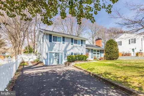 Exterior - 11 Williams Dr, Annapolis, MD 21401 photo 2 of 13