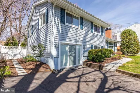 Exterior - 11 Williams Dr, Annapolis, MD 21401 photo 5 of 13