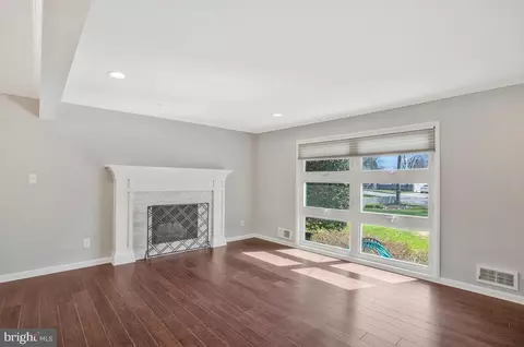 Living - 11 Williams Dr, Annapolis, MD 21401 photo 3 of 3
