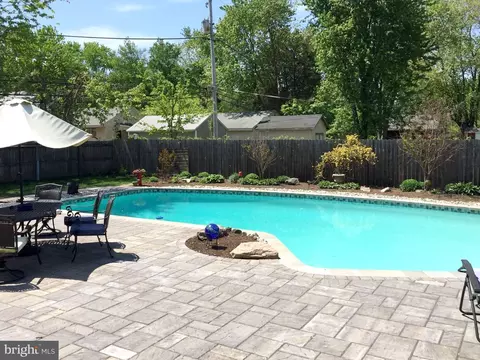 201 Beverley Ave, Edgewater, MD 21037 photo 3