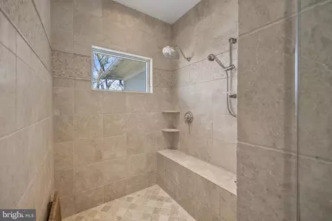Bath - 540 Sunset Rd, Annapolis, MD 21403 photo 2 of 4