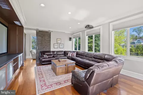 Living - 540 Sunset Rd, Annapolis, MD 21403 photo 3 of 4