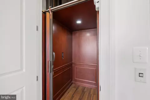 Entry Way - 540 Sunset Rd, Annapolis, MD 21403 photo 2 of 2