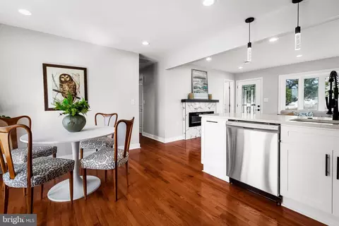 Dining - 2911 Gladnor Rd, Pasadena, MD 21122 photo 1 of 2