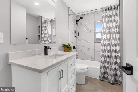 Bath - 2911 Gladnor Rd, Pasadena, MD 21122 photo 2 of 7