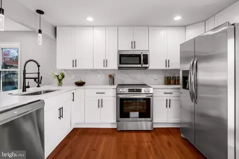 Kitchen - 2911 Gladnor Rd, Pasadena, MD 21122 photo 4 of 5