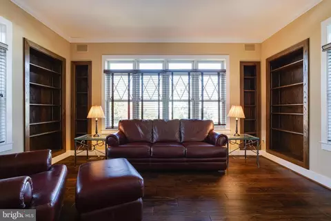 Living - 552 Broadwater Rd, Arnold, MD 21012 photo 2 of 8
