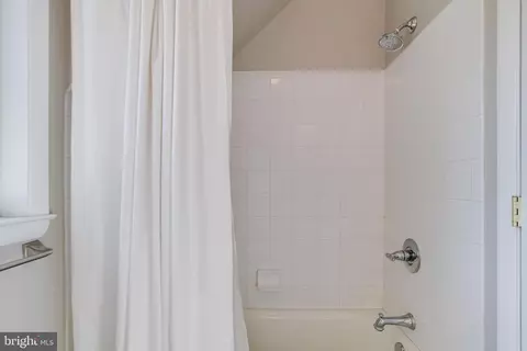 Bath - 552 Broadwater Rd, Arnold, MD 21012 photo 4 of 4