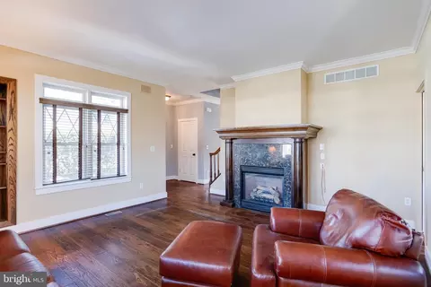 Living - 552 Broadwater Rd, Arnold, MD 21012 photo 4 of 8