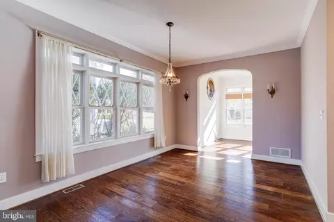 Living - 552 Broadwater Rd, Arnold, MD 21012 photo 6 of 8