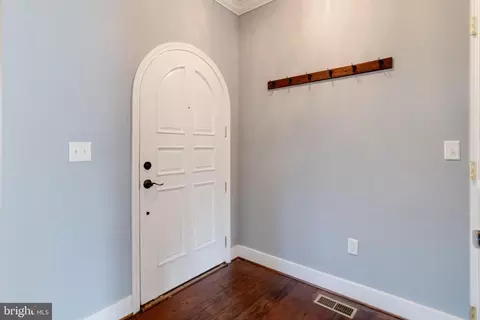 Entry Way - 552 Broadwater Rd, Arnold, MD 21012 photo 1 of 4