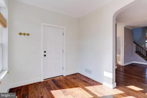 Entry Way - 552 Broadwater Rd, Arnold, MD 21012 photo 2 of 4