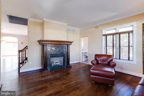 Living - 552 Broadwater Rd, Arnold, MD 21012 photo 5 of 8