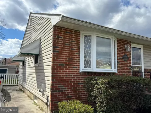 8436 Geneva Rd, Pasadena, MD 21122 photo 2